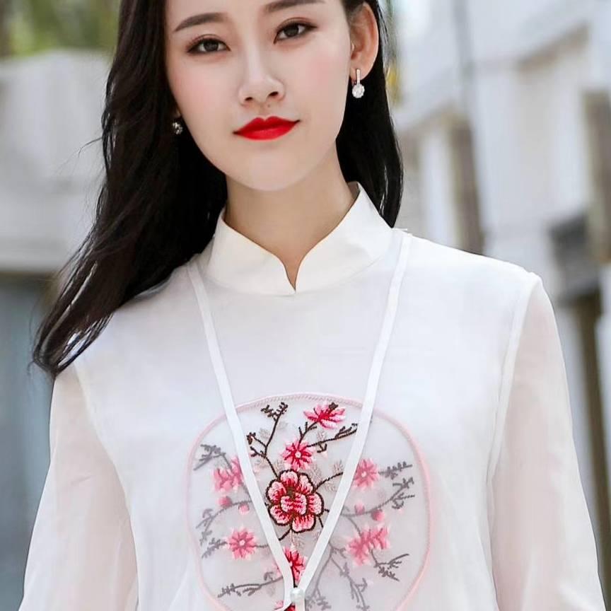 真 善  美 服装设计工作室
