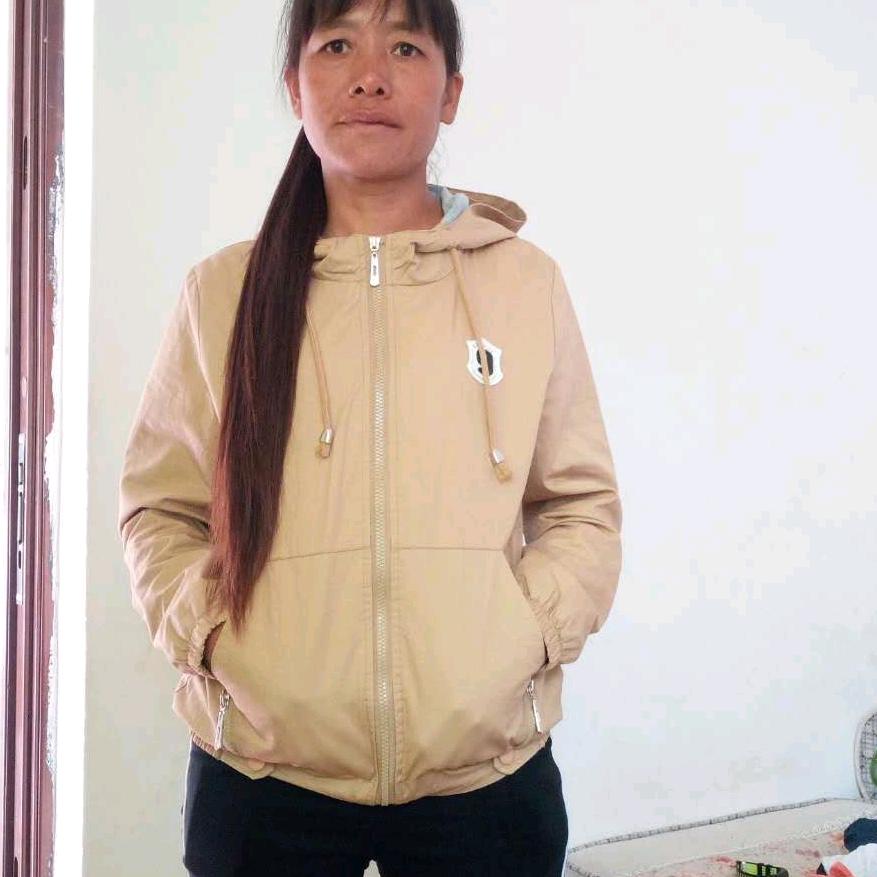 从小没化妆过的女人xie，Lan