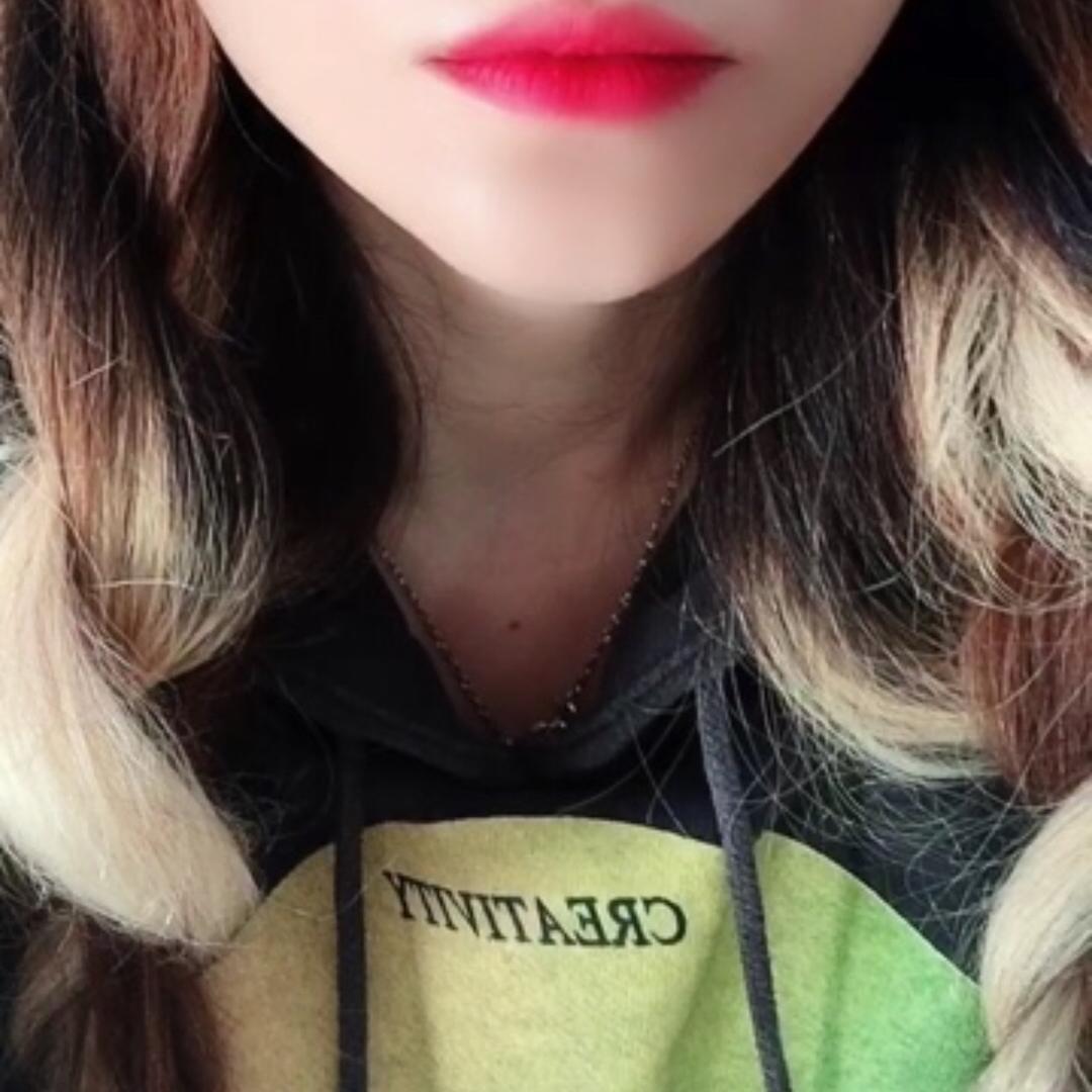 村里有个姑娘叫小芳