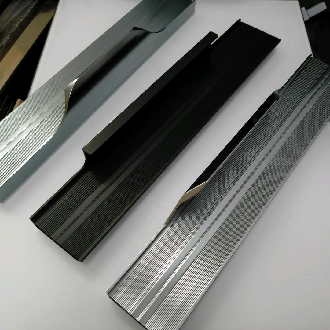 荣皓橱柜晶钢门铝材