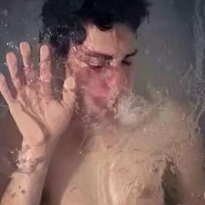 应该是球鞋脏了！（窝窝酒吧）