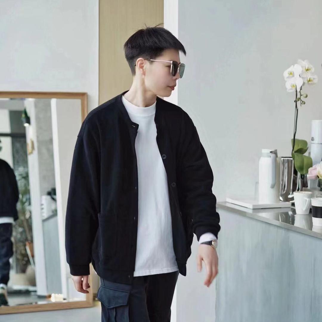 三头猪卖衣服