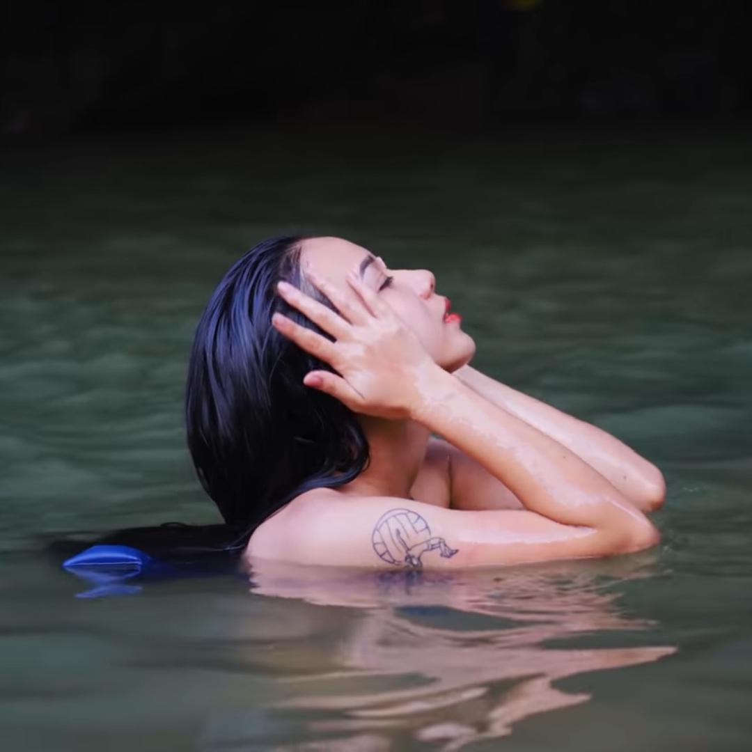 老妹儿在荒野