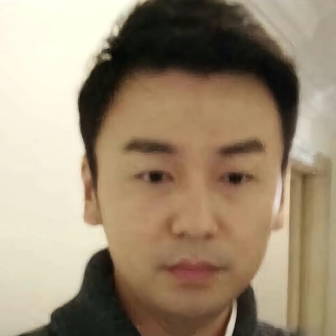 一朵风中摇曳的陈俊生