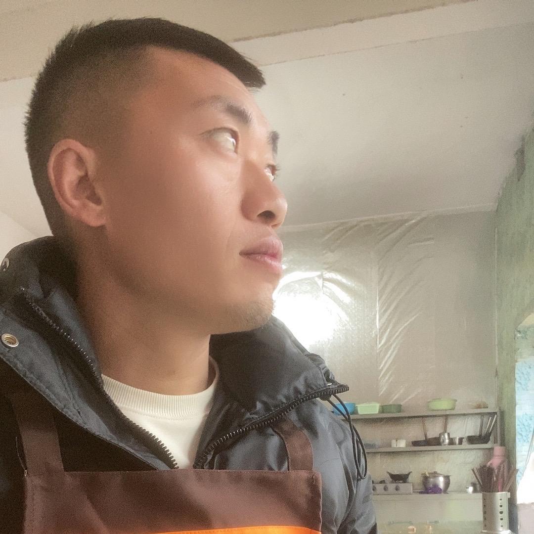单身小武（卖米线养娃娃别无选择】