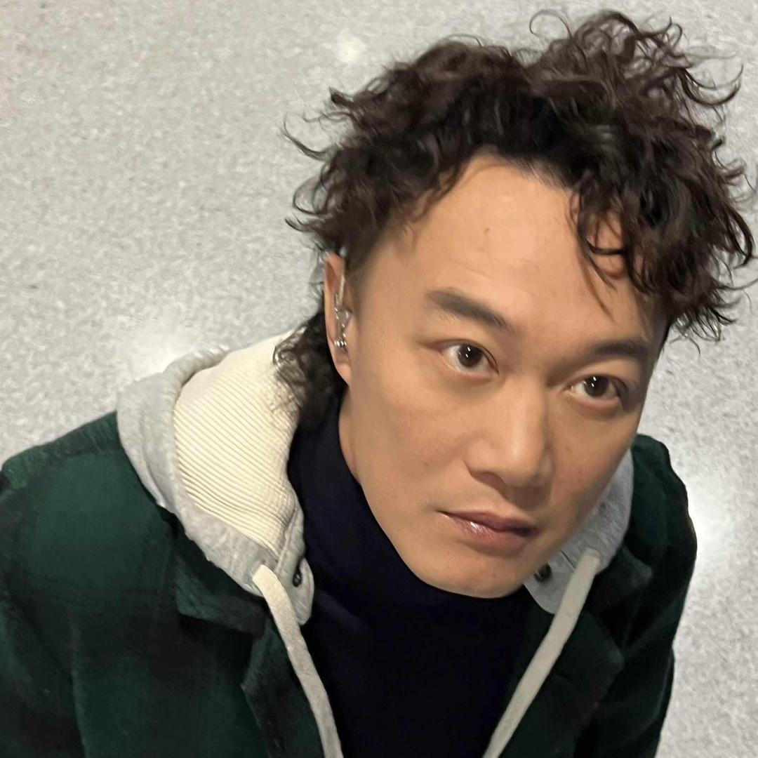 不许驼背