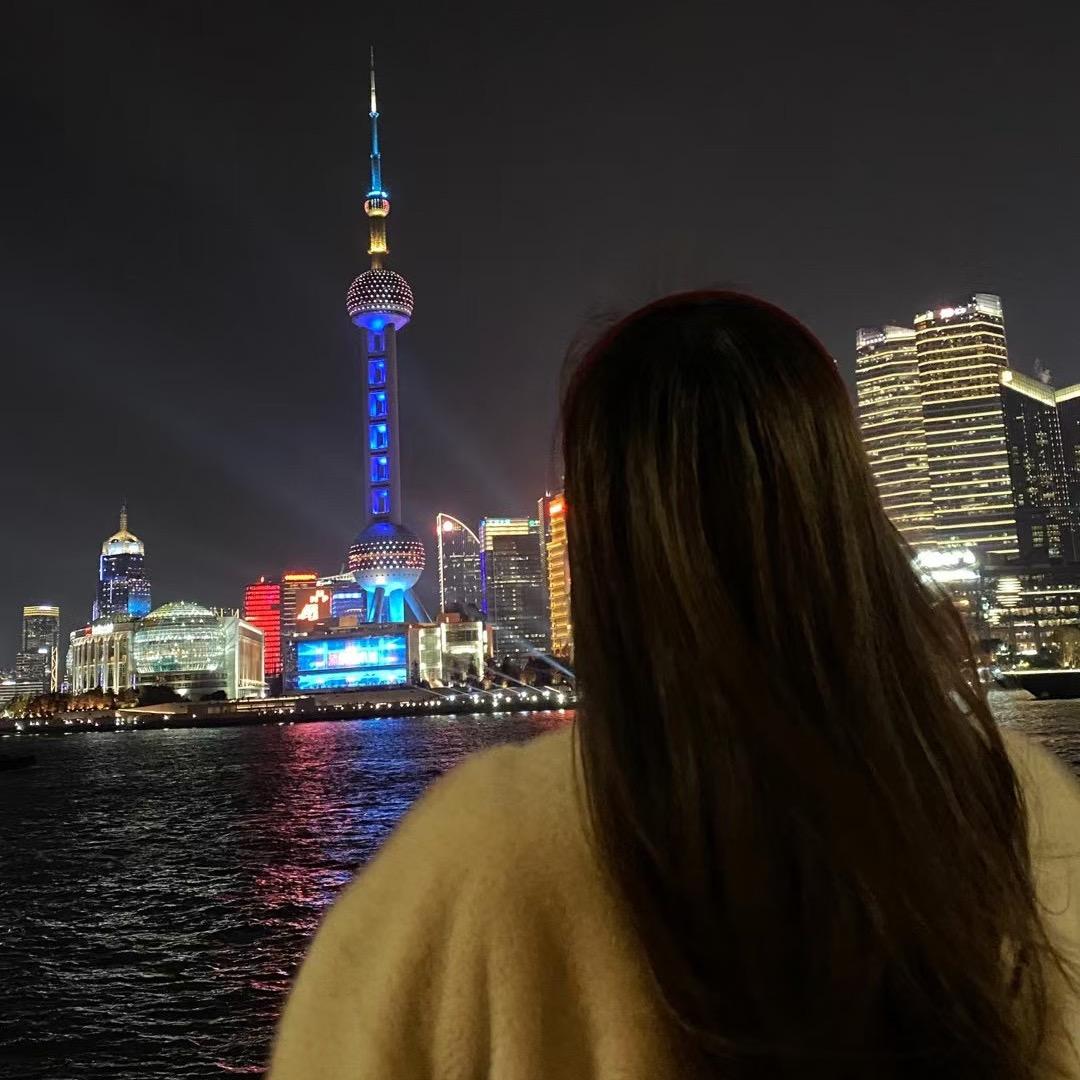 我一个讨生活的，你和我谈什么理想。🥂