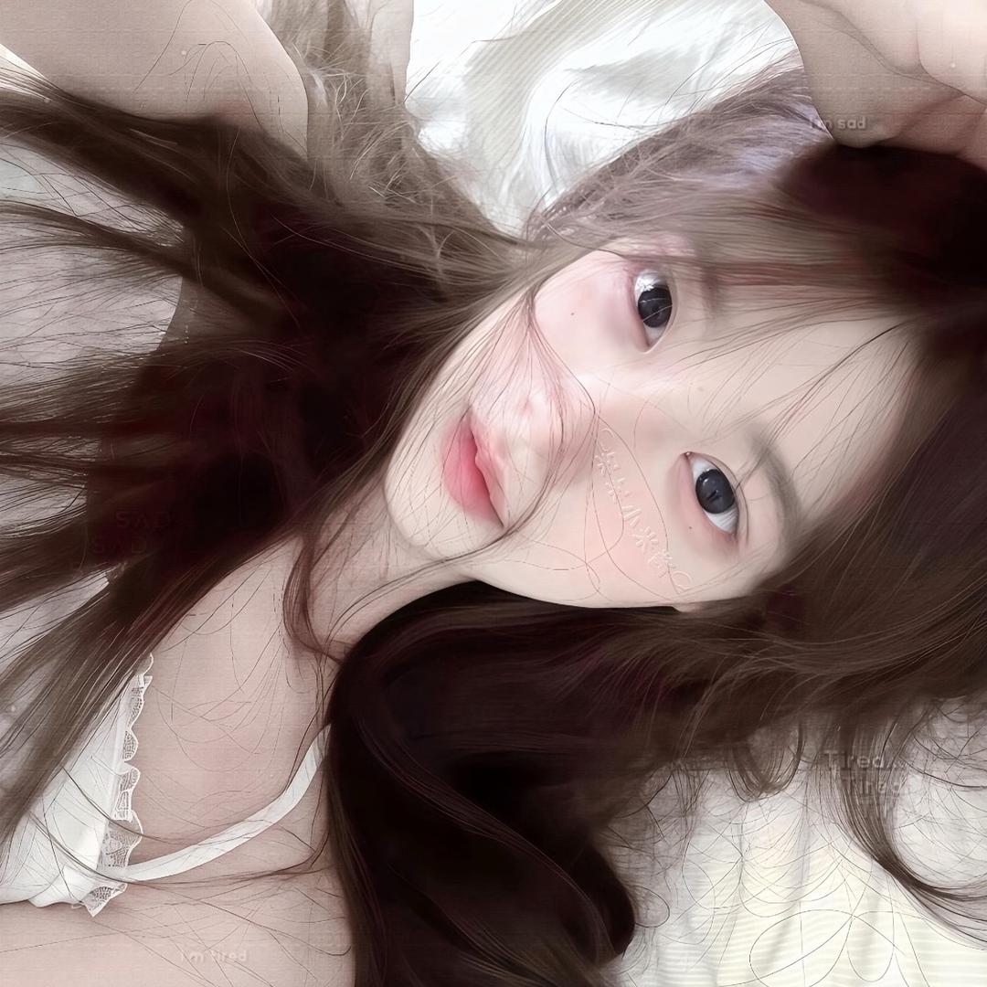 周周.