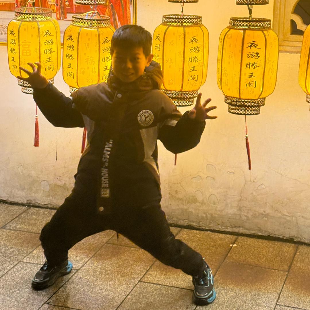 华仔。