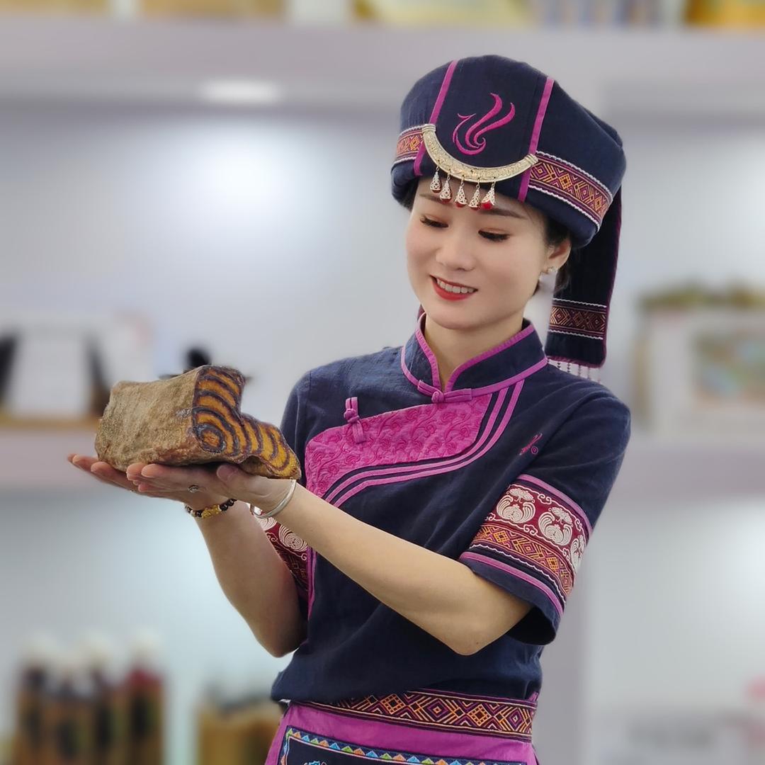 仫佬草方女孩👧