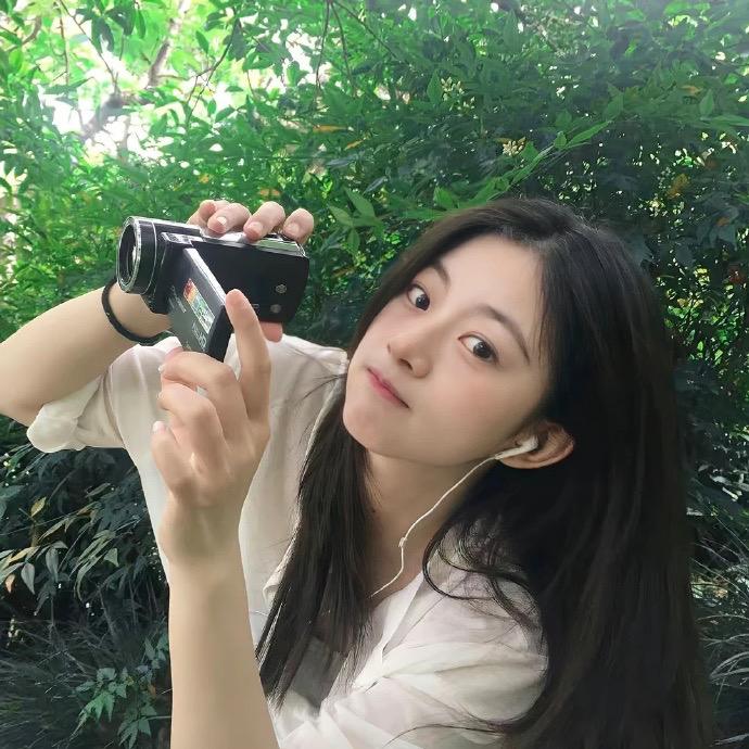菲菲吖