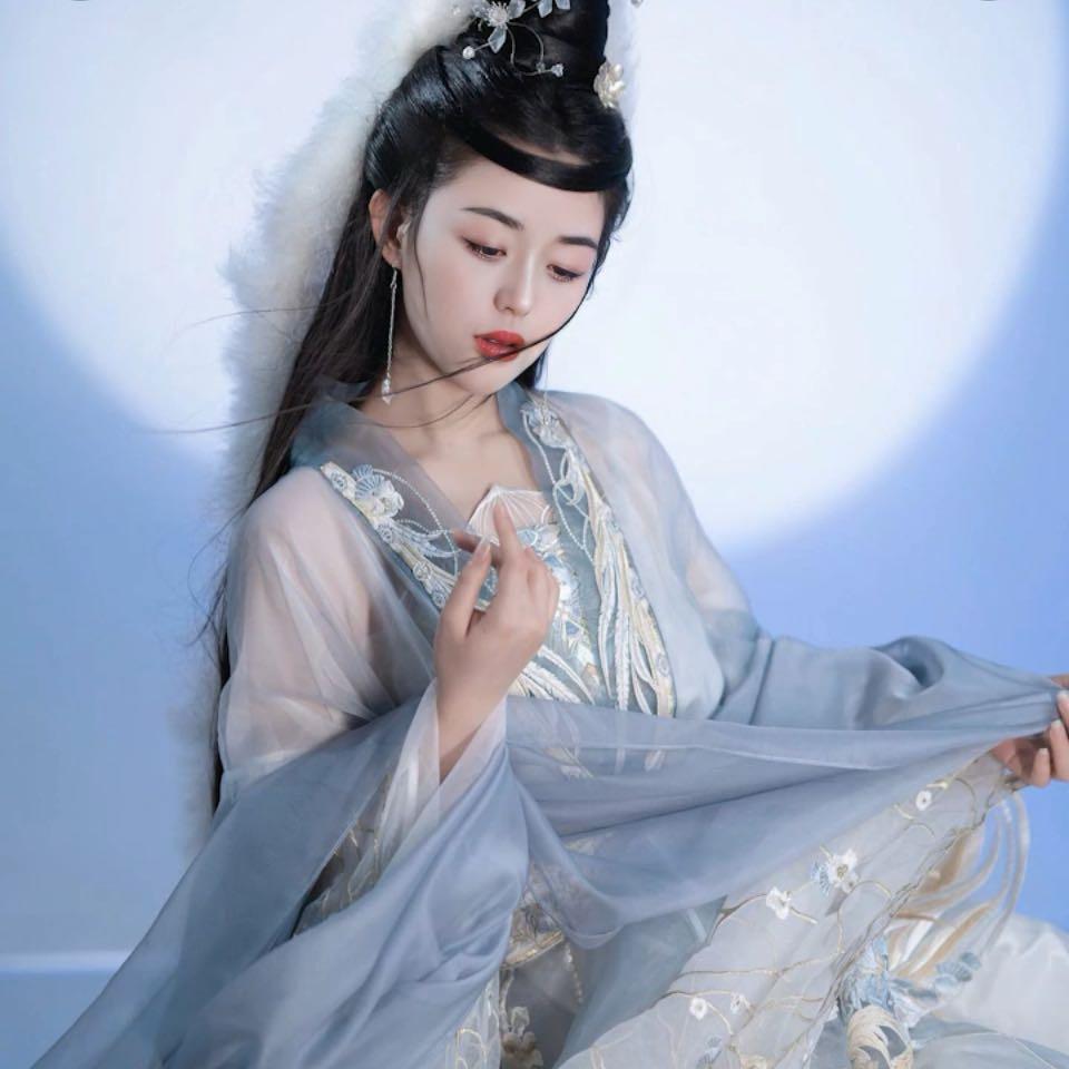 弹琵琶的熊猫大王🎼