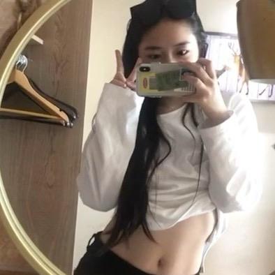 黑暗女