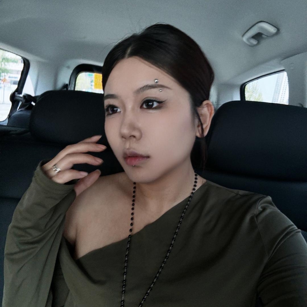 依晤瑜