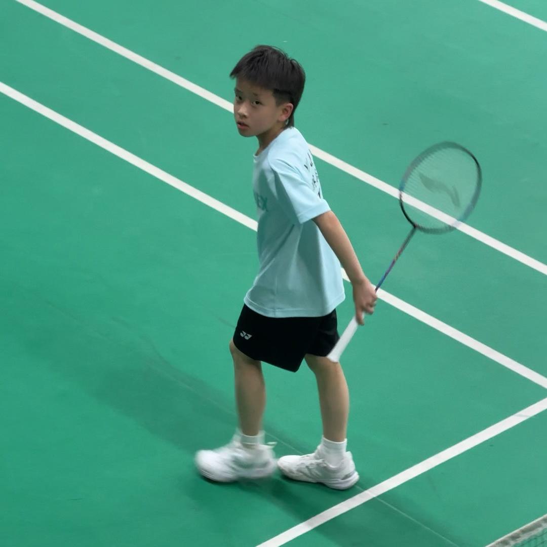 小孩哥闹闹🏸️