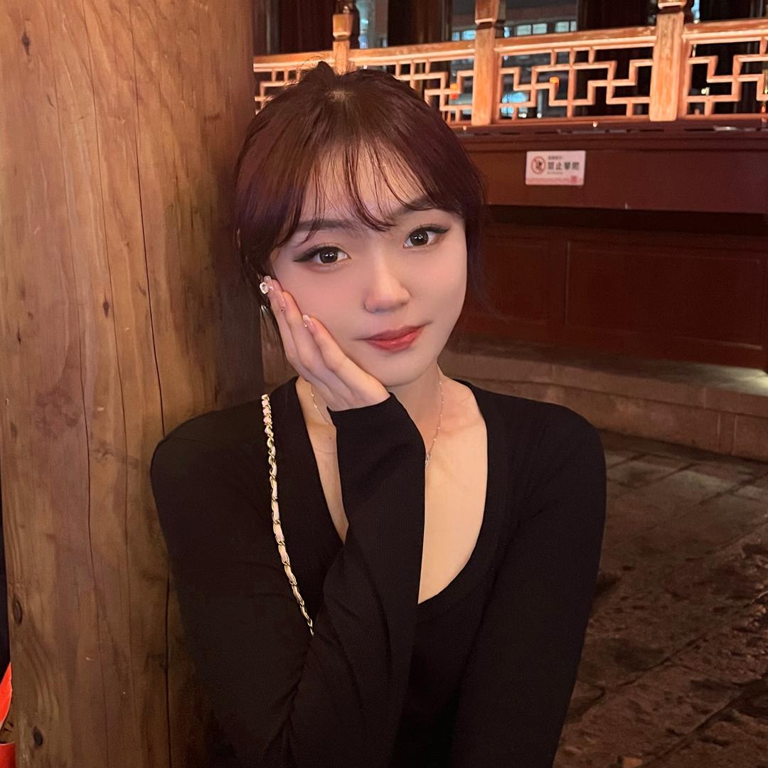 00后韭菜妹