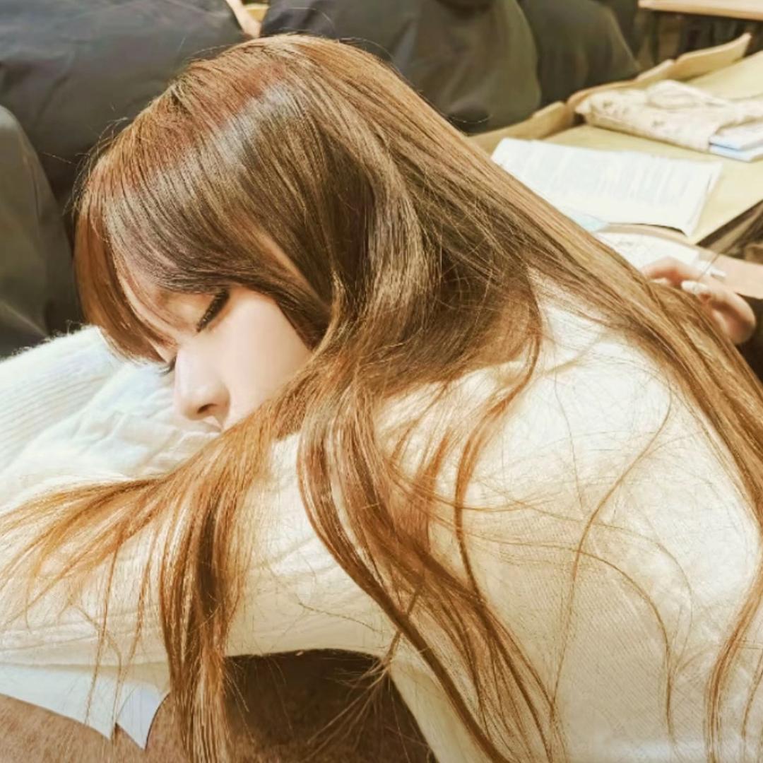 卖萌被男神踹飞