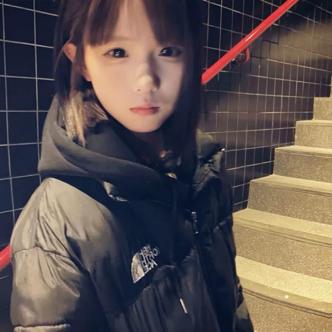 小  华.