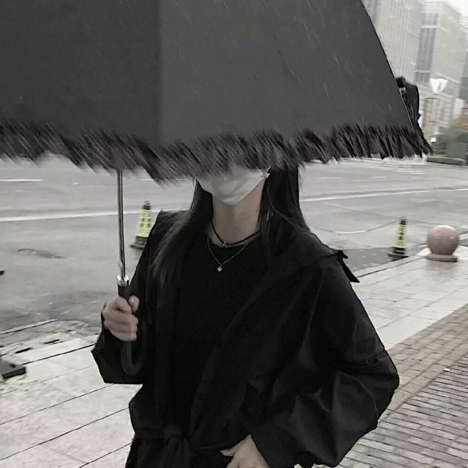 張伊.