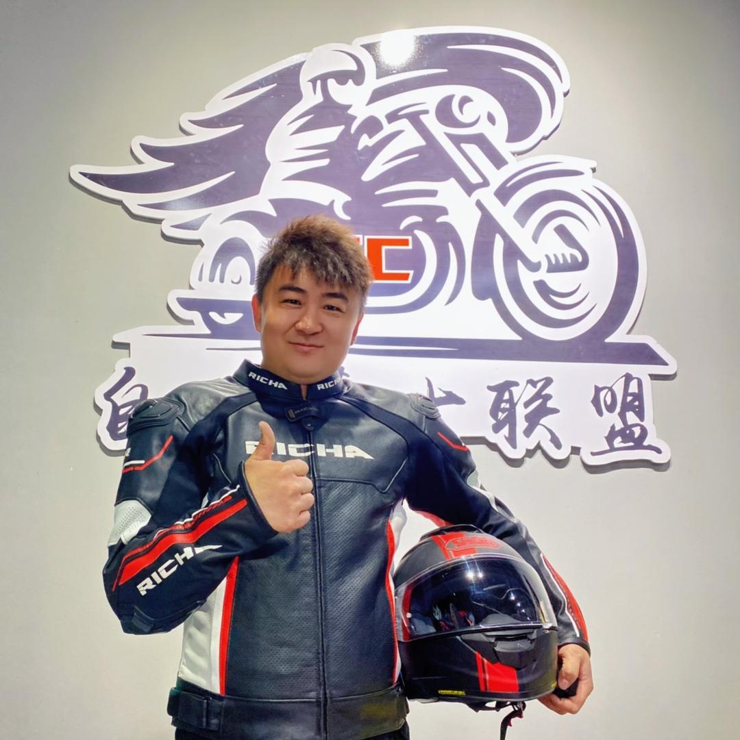 自由骑士摩托车装备店
