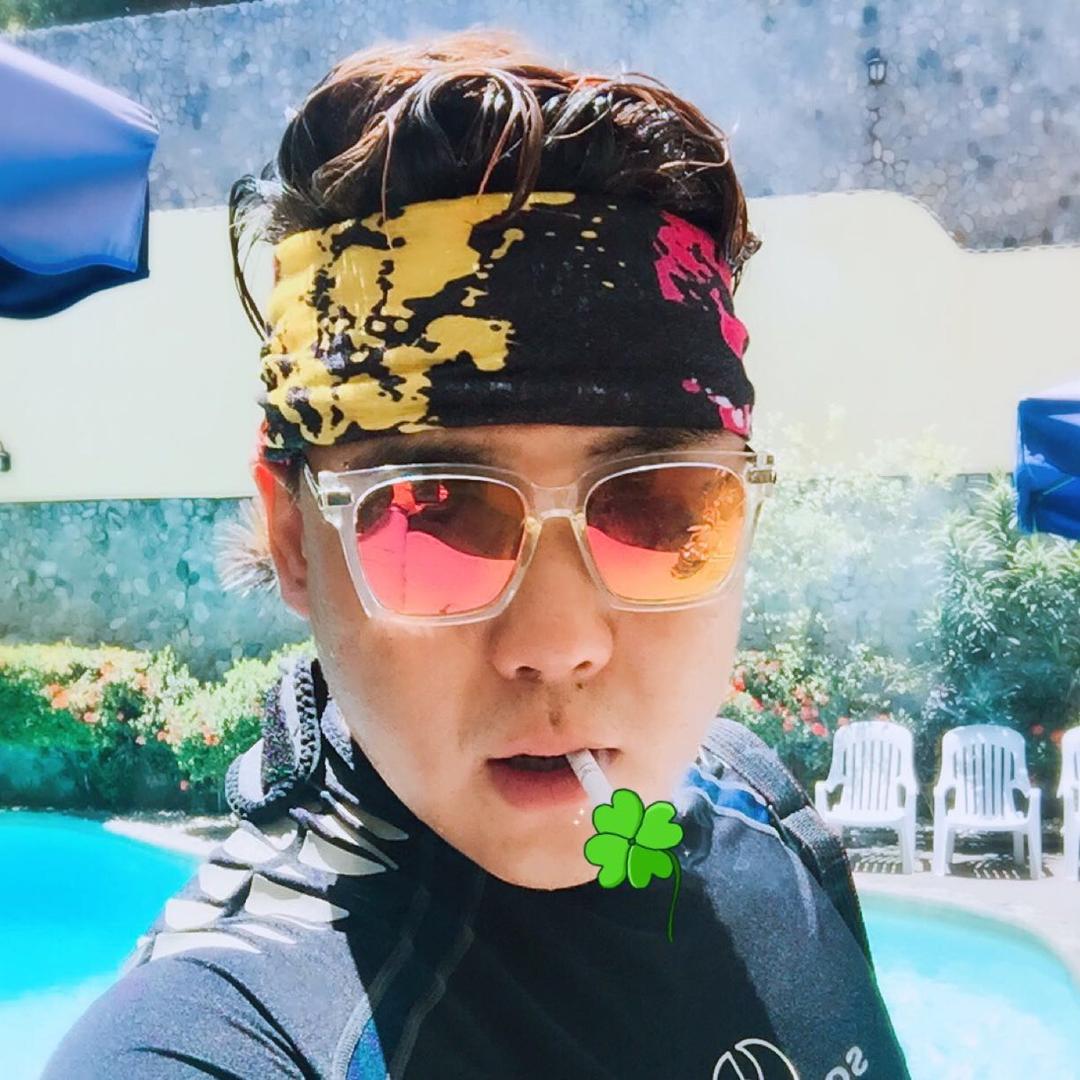 鱼和花朵的台风天