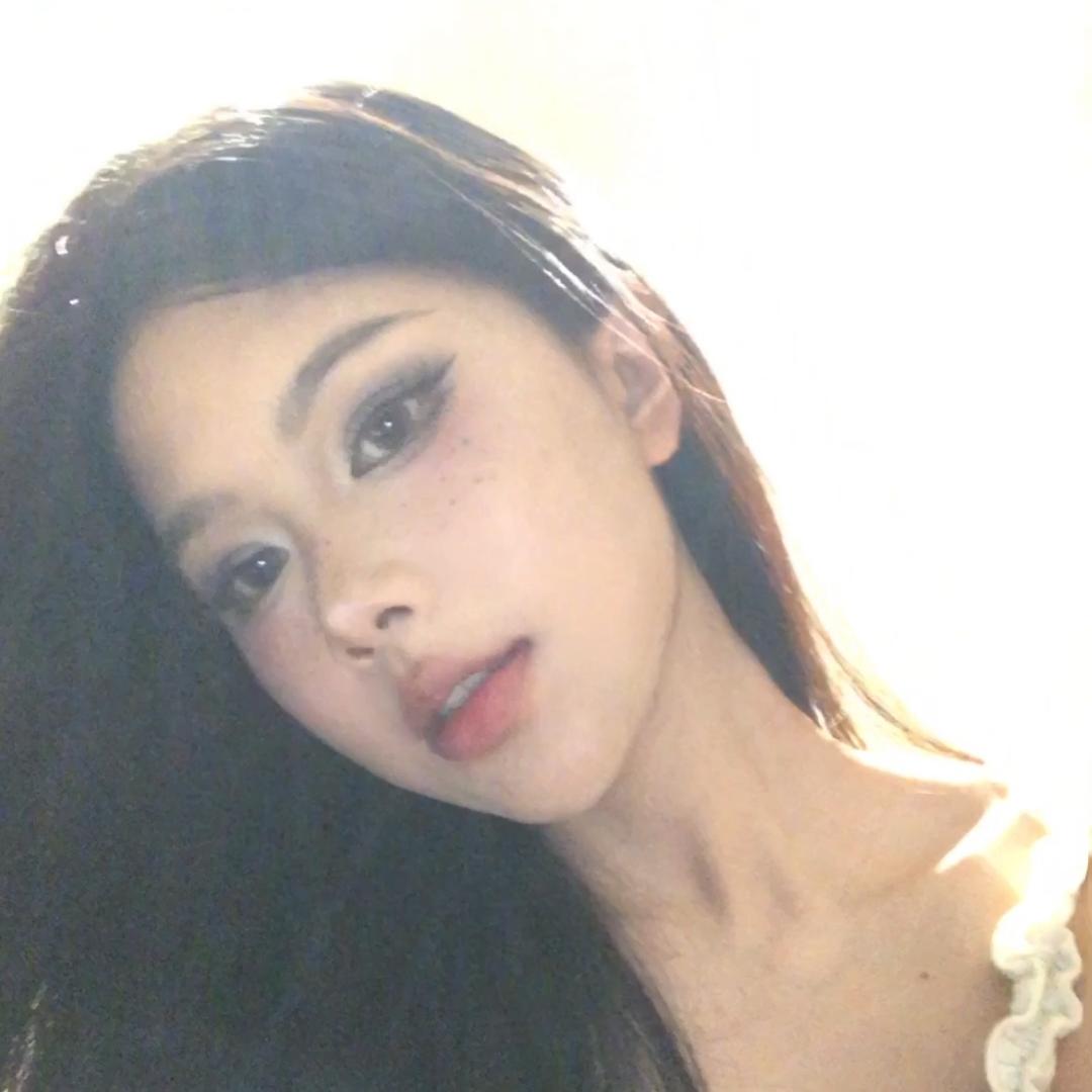 竹篮里的毛绒熊