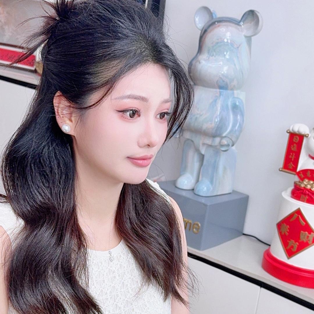 吴彩儿（战痘逆袭）