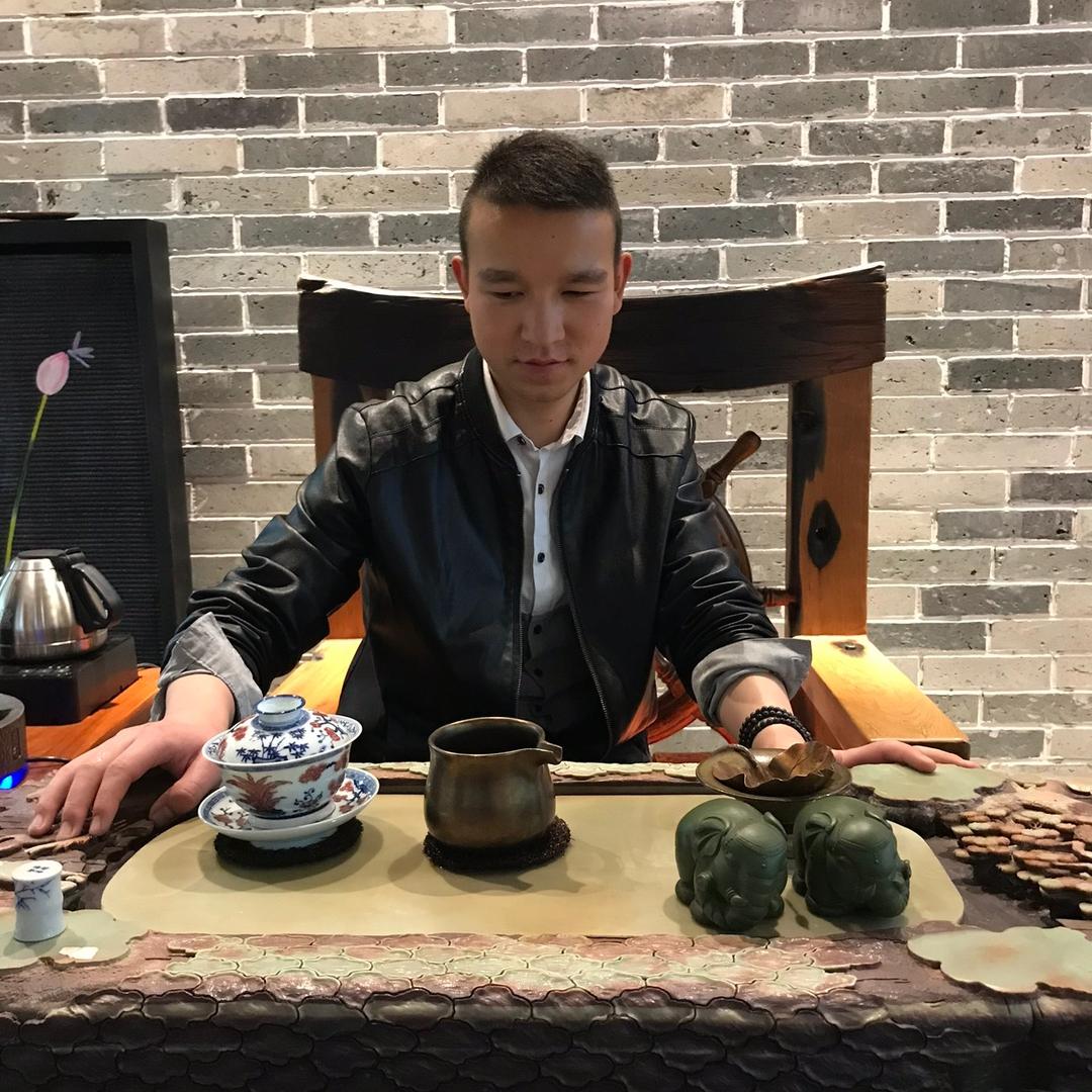 茶，小，二！