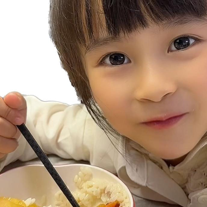 小Y.