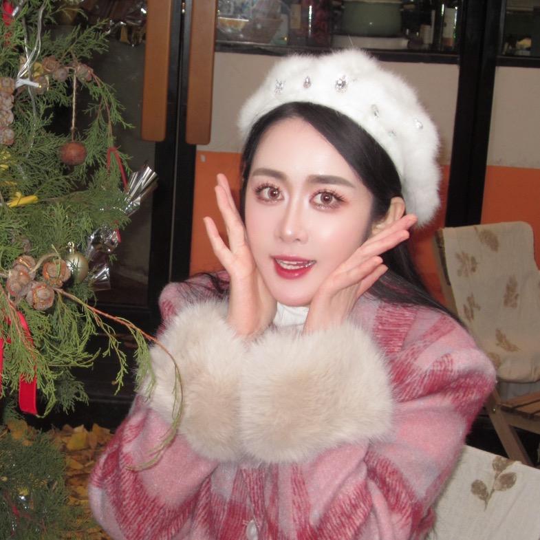 🌸 何小美。