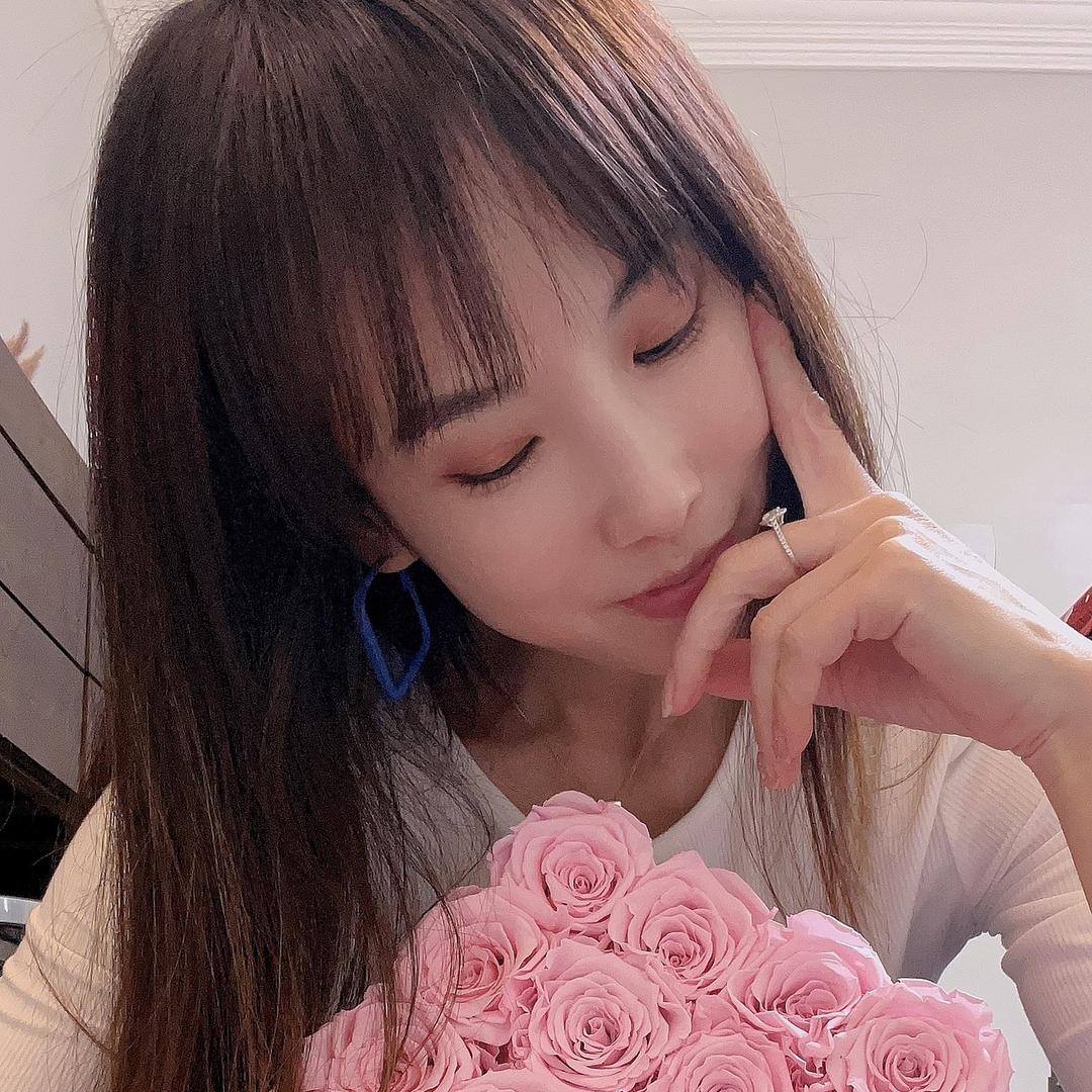 娜随舞动