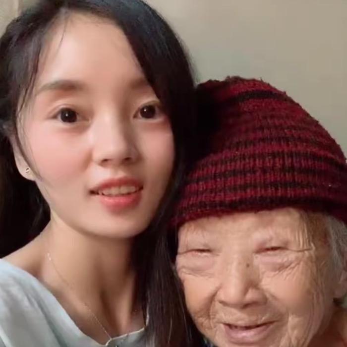 黄琴成意订婚庆典现场小助理