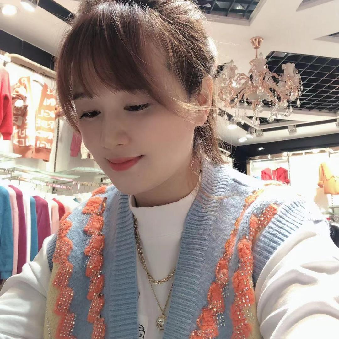 小镇姑娘服饰