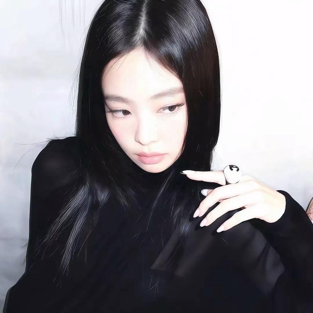 卜梨心.