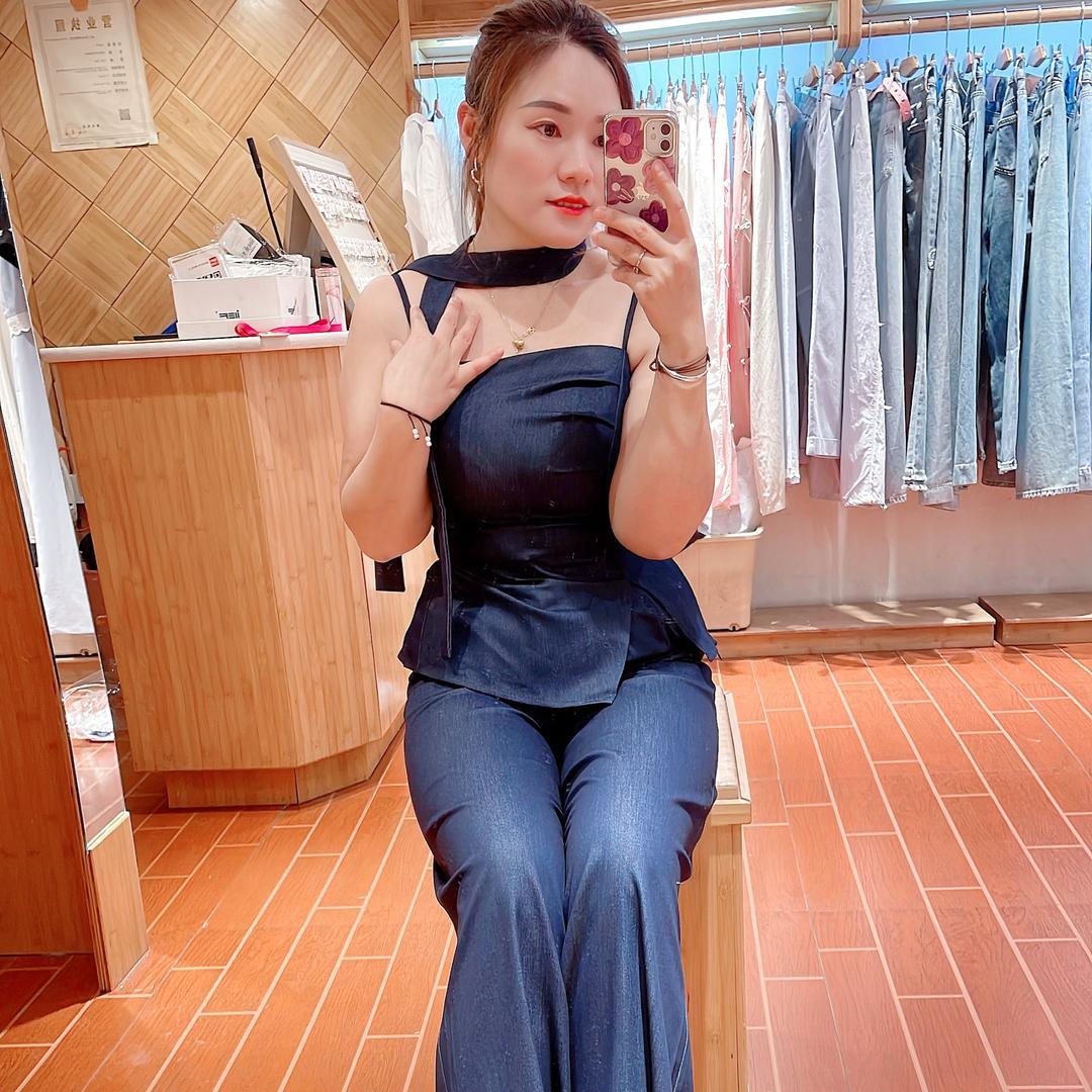 ｛杨小姐｝