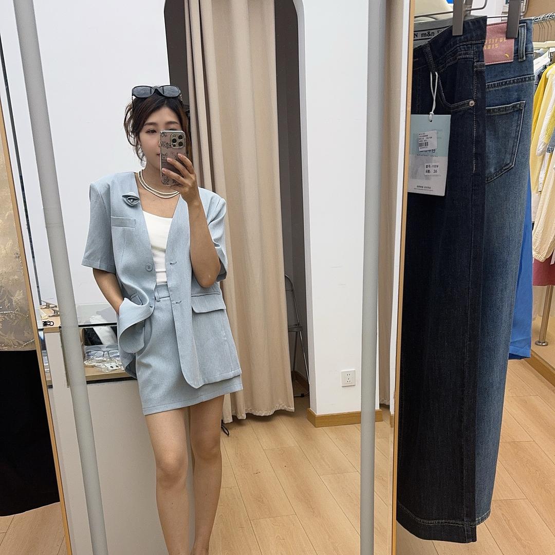 W· Y（女装店）