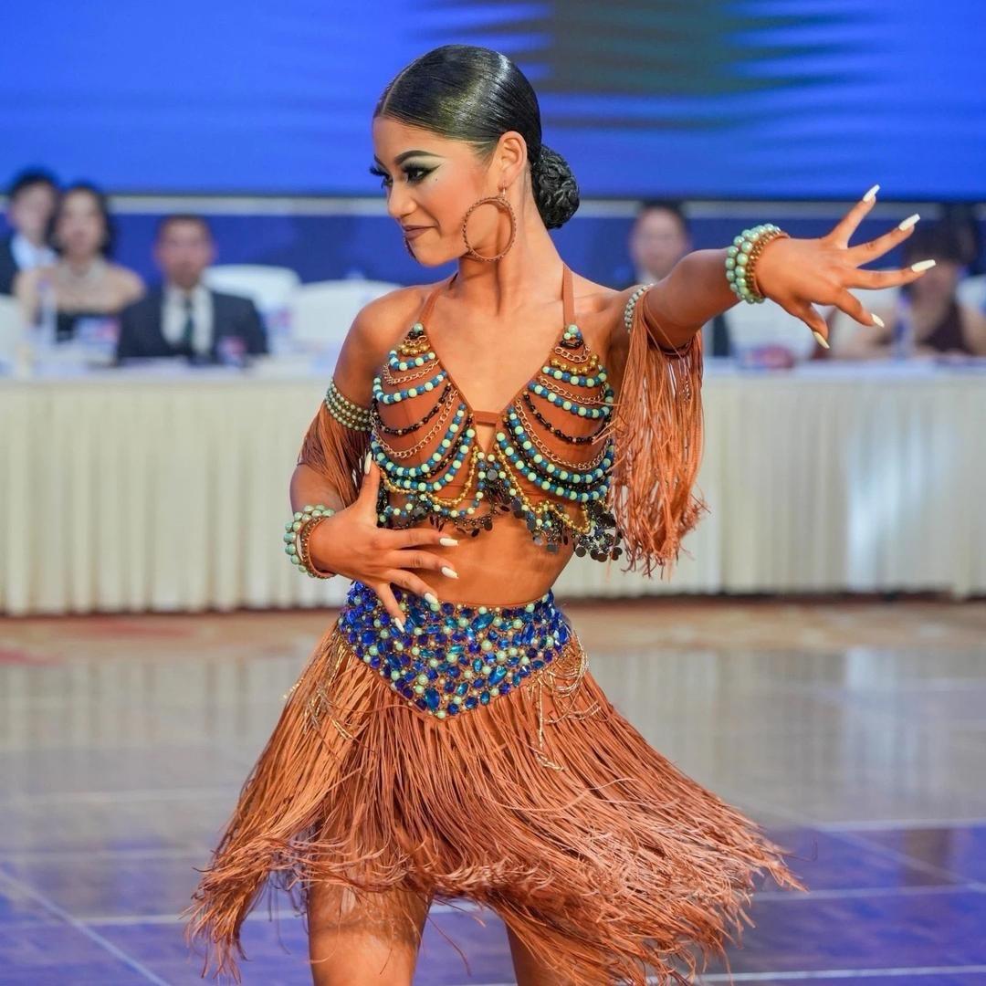 爱跳舞的小森森（请勿连赞）