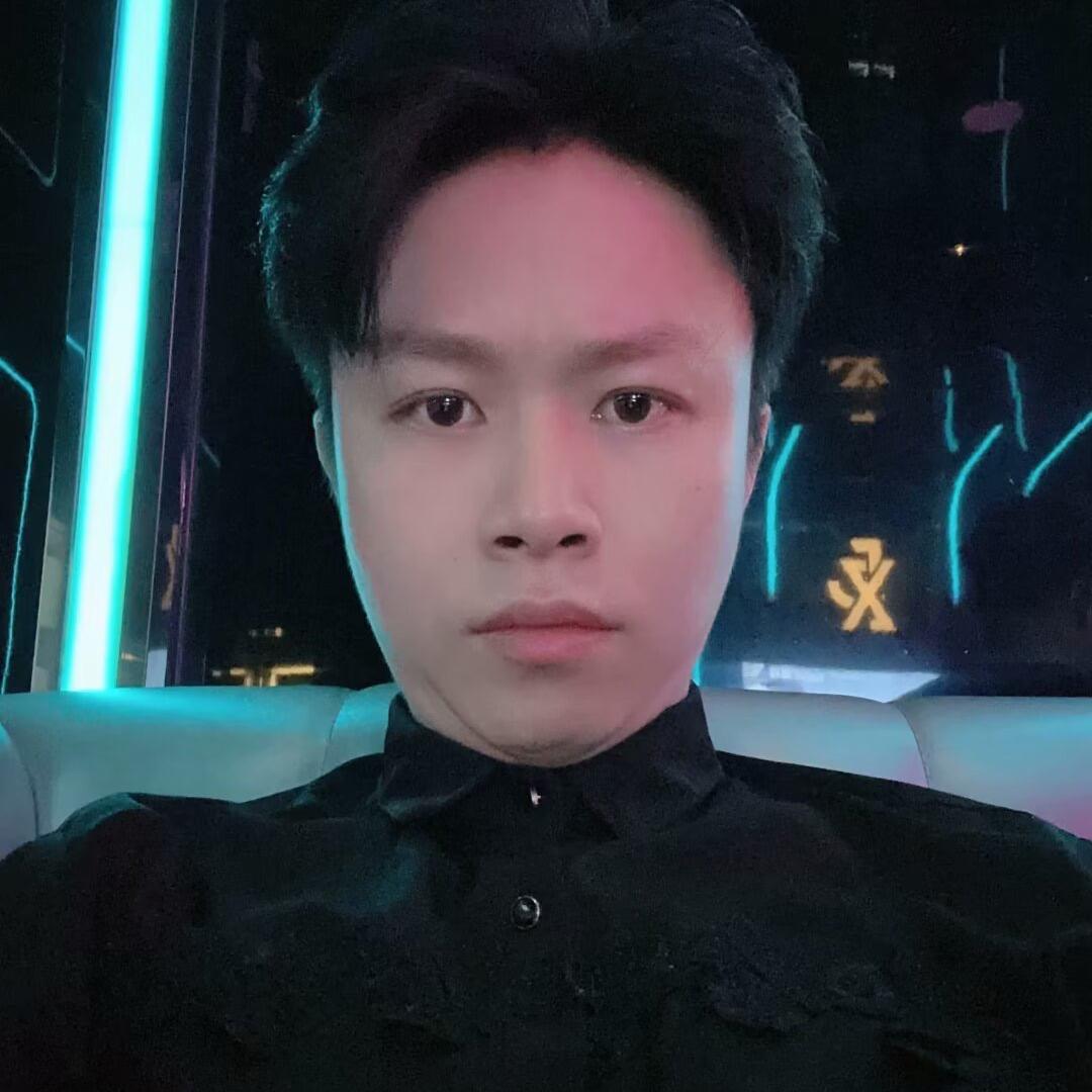 小梁蹦迪订台传媒