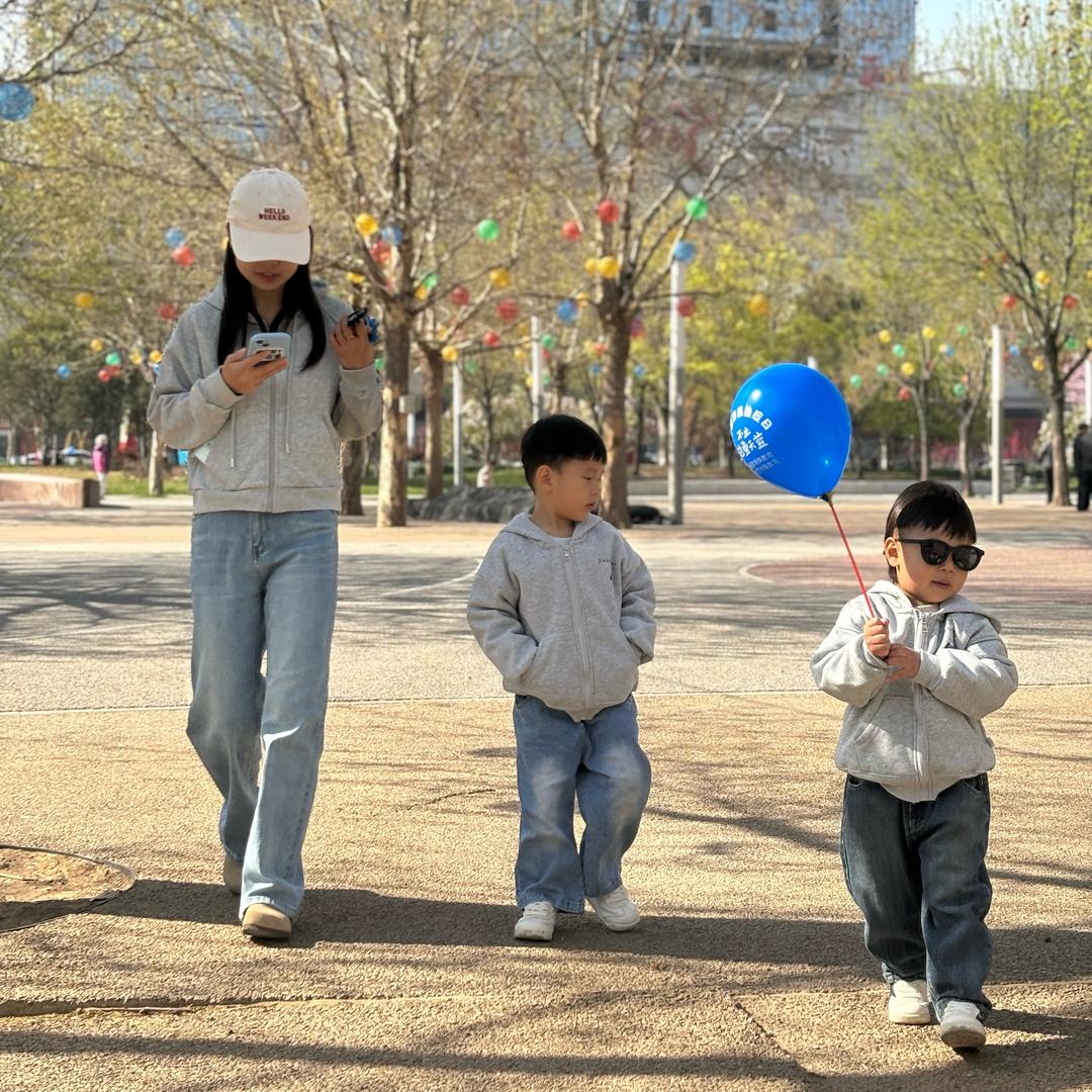 张逗逗👨‍👩‍👦‍👦