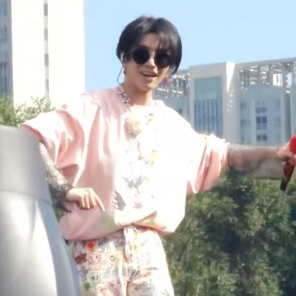 嘻嘻追剧～～～～