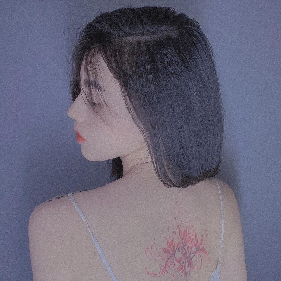 刘 英