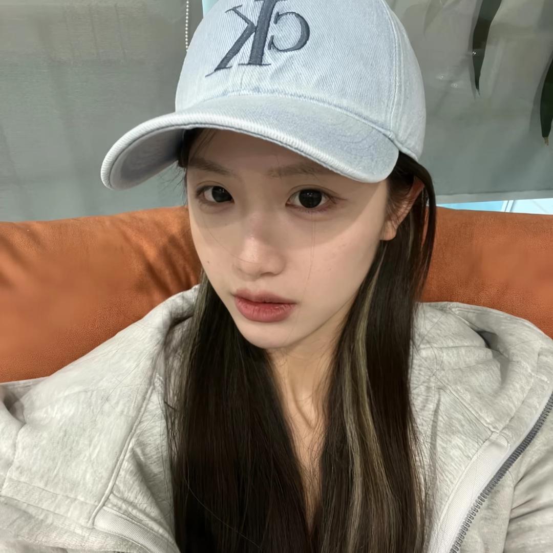 Y~
