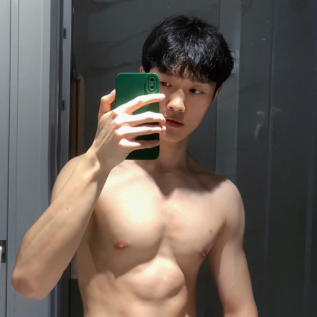 江逸.