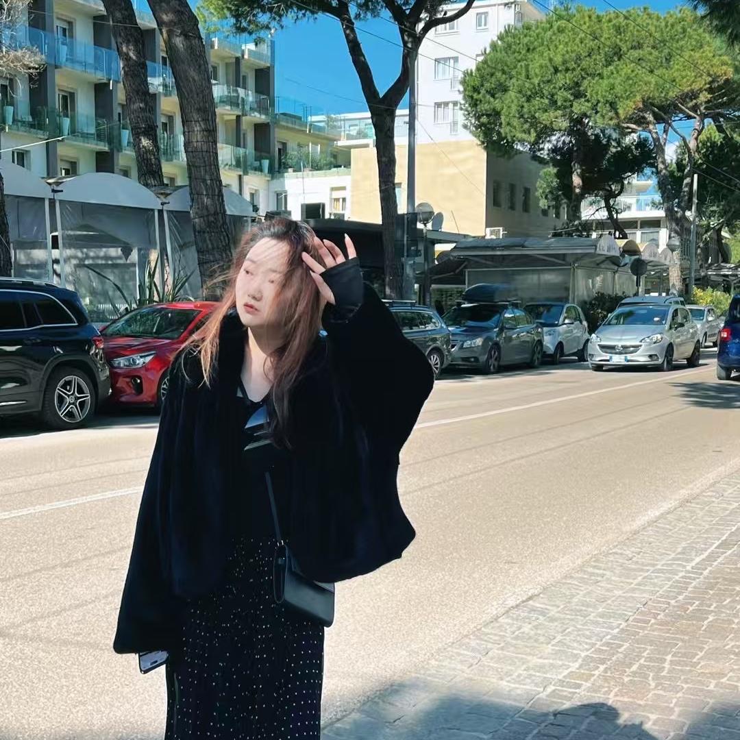 黑翼钦陈服饰