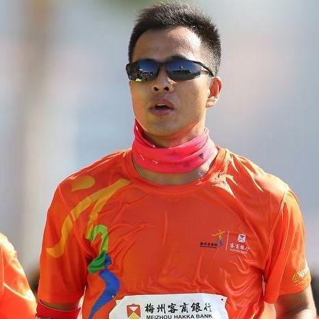 开着拖拉机