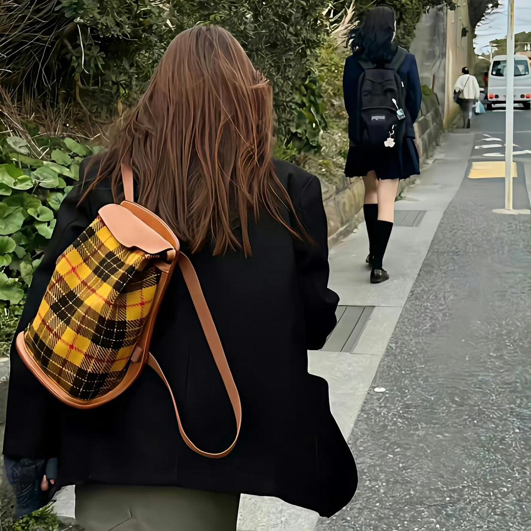 躲在被窝玩手机