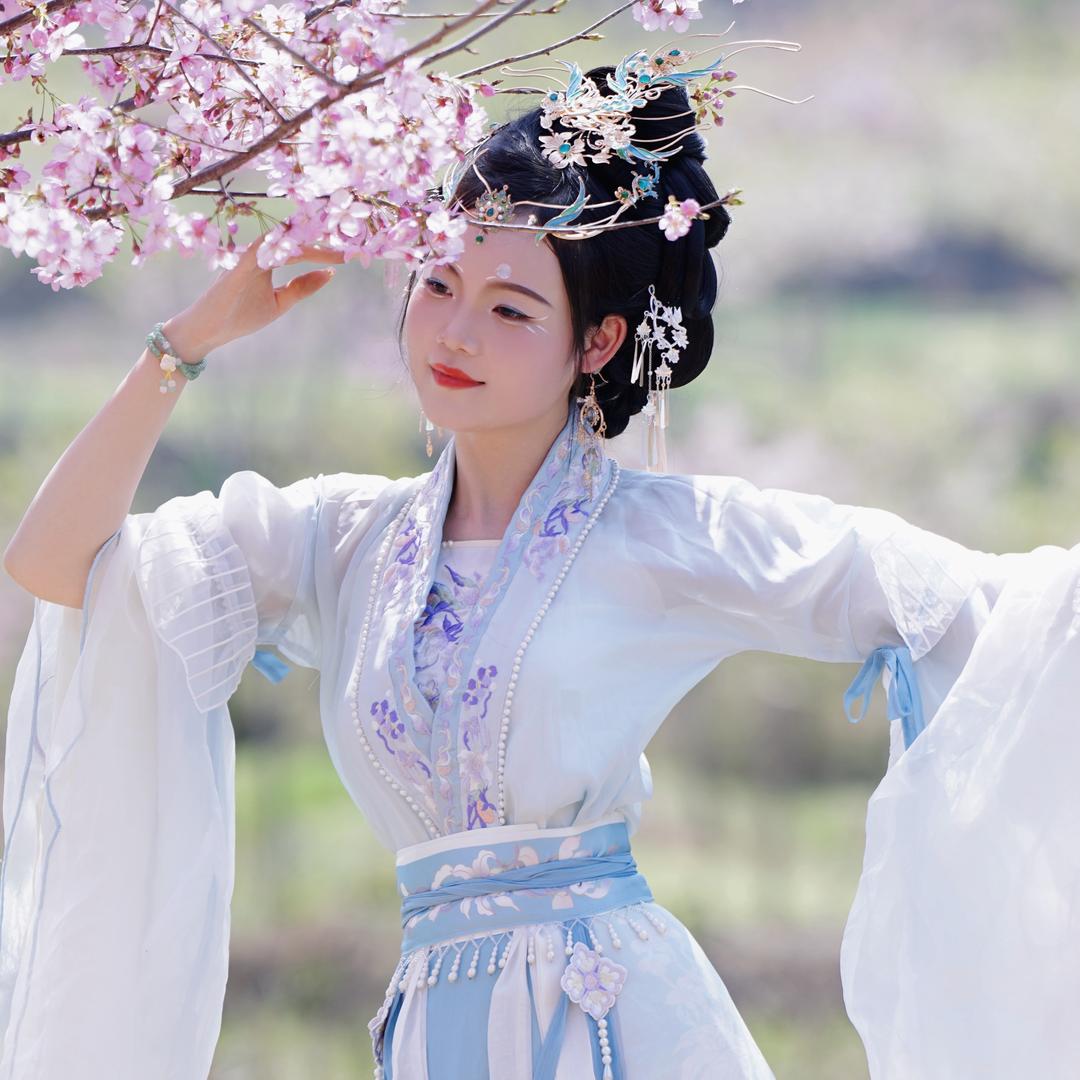 倾卿汉服体验馆（武穴招合伙人）