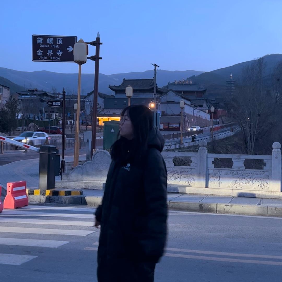 茶茶（被王源送玫瑰花版）