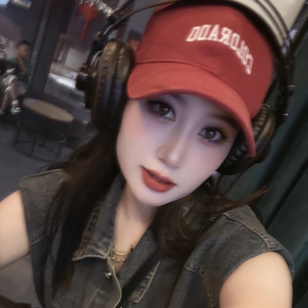 爱喝冰美式的小七☕️