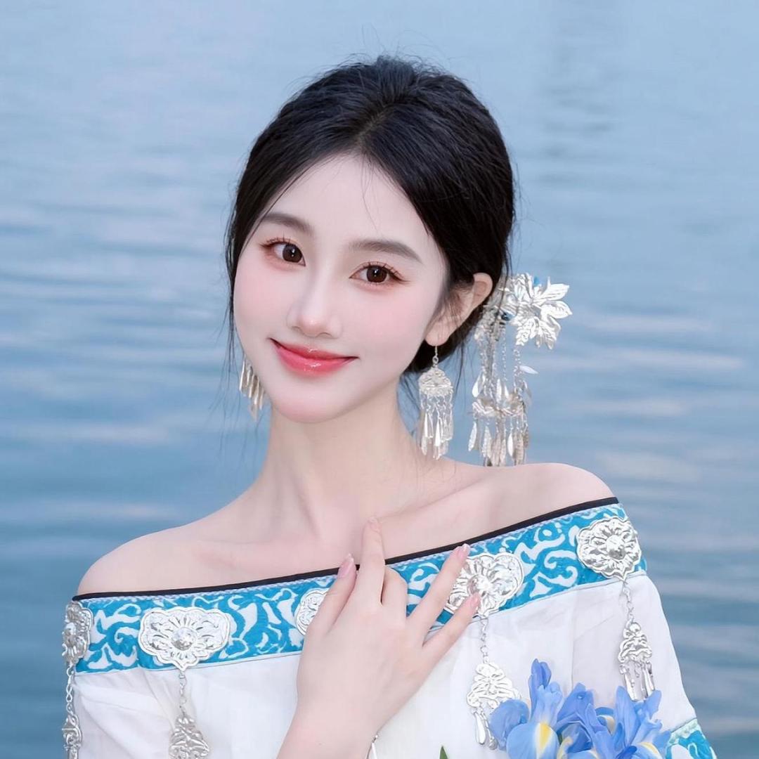 🍃.苗族女孩.🦩